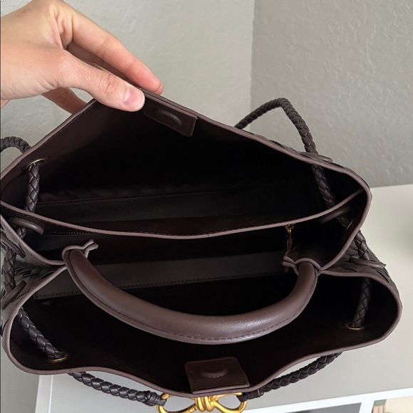 Woven textured bag — luxury look, great condition - Picture 4 of 6